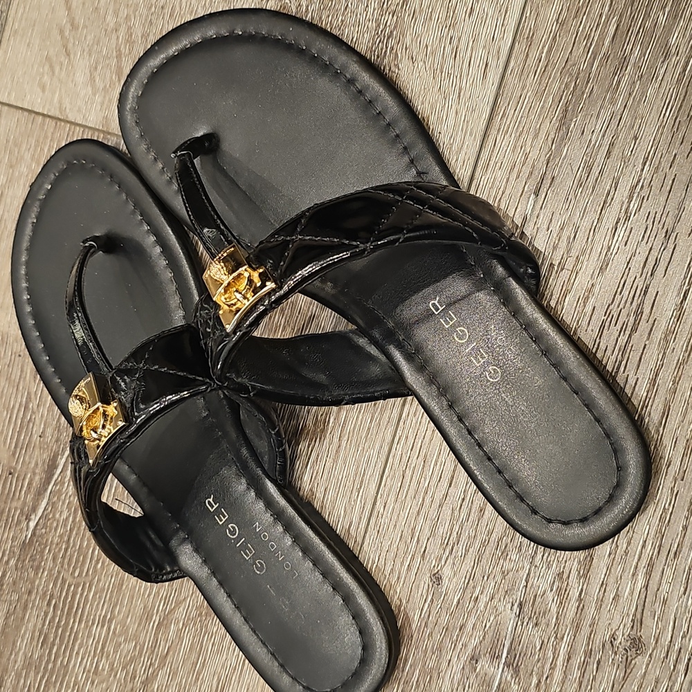 KURT GEIGER LONDON Black Thong Sandals Padlock & Quilted Strap Design Flip Flops - Picture 5 of 7